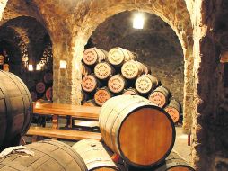 Tradición. Las barricas y los efectos que tienen sobre la calidad de la bebida es una aspecto que rescata emplear una copa adecuada. ESPECIAL /