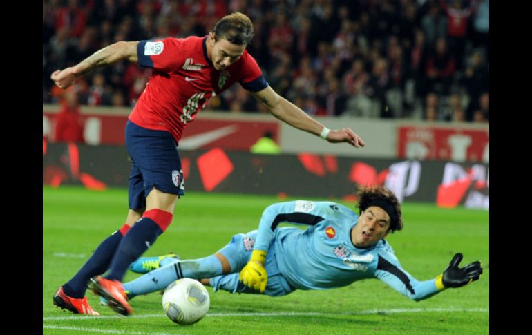 Guillermo Ochoa podría ser el arquero titular de la selección nacional. AFP /