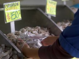 Señalan que los sujetos sacaron los camarones en cajas, tras recibir ayuda del velador del lugar. ARCHIVO /