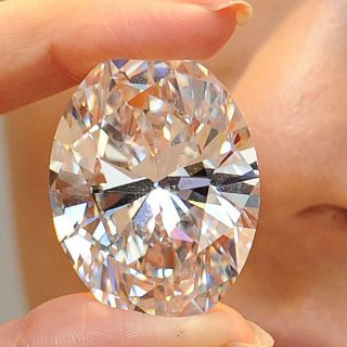 Subastan un diamante por 30 MDD en Hong Kong
