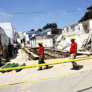 Limpian zona afectada por derrumbe del Hospitalito