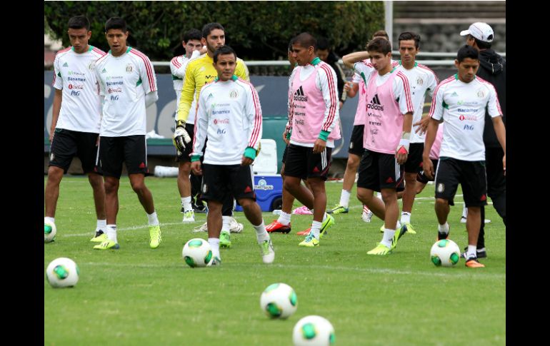 La prensa de Panamá da crédito al potencial de la selección mexicana. EFE /