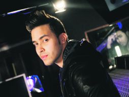 El intérprete estrena disquera y se apoya en los músicos y productores que lo acompañaron en su álbum debut. EFE /