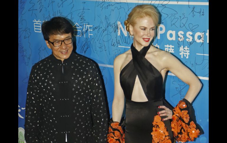 Los actores Nicole Kidman y Jackie Chan en la décima edición de los Premios Huading. AP /