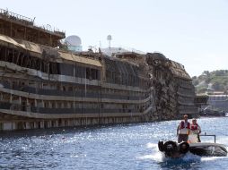 A finales de septiembre pasado fueron encontrados otros restos dentro del barco, reflotado ese mismo mes. AP /