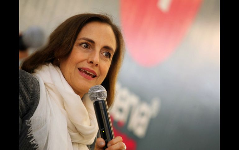 Diana Bracho participa en ponencia sobre impactos de la moda en la telenovela.  /