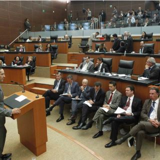 Empresarios y banqueros respaldan reforma energética