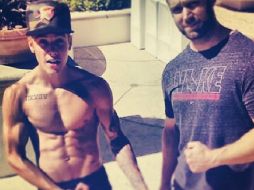 El canadiense de 19 años compartió en su cuenta de Instagram una imagen junto a su entrenador. ESPECIAL /