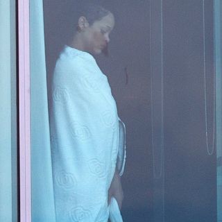 Rihanna odia a los ''paparazzi'' más que a los nazis