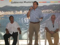 Luis Walton Aburto (c) considera que la catástrofe fue una lección de la naturaleza que no fue aprendida. ARCHIVO /