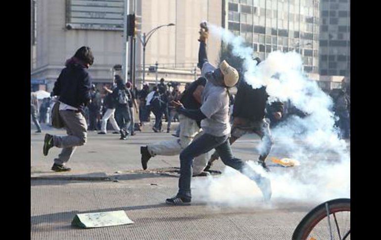 Durante la marcha del pasado 2 de octubre, los jóvenes fueron arrestados por el delito de ataque a la paz en pandilla. ARCHIVO /
