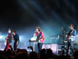 Too Young, Girlfriend, S. O. S. in Bel Air y Run Run Run lograron destacar por la impecable interpretación del vocalista Thomas Mars.  /