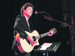 Saúl Hernández confesó que se sometió a más de 40 operaciones en la garganta durante la década de los años noventa.  /