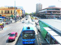 Sistema actual. El BRT de Calzada Independencia corre exclusivamente por los carriles centrales de esta vía.  /