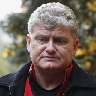 Edward Snowden se reunirá con su padre