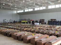 Ataúdes de las víctimas del naufragio, se han recuperado  309 cadáveres, hasta ahora. AFP /