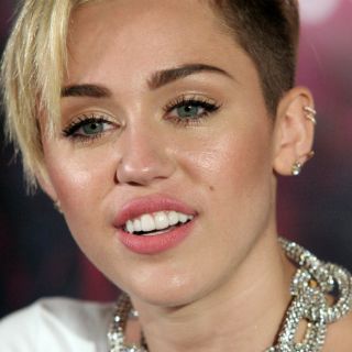 Ofrecen a Miley Cyrus dirigir cinta porno