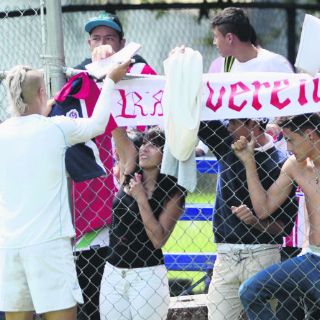 Afición chiva quiere al ''Bofo''