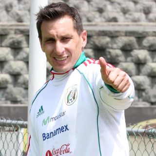 Mexicanos se achican ante naturalizados: Manuel Negrete