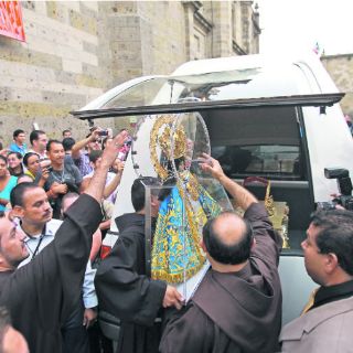Miles de fieles veneran a ''La Generala'' previo a su partida rumbo a Zapopan