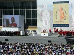 Miles de personas asisten a la beatificación en España. AP /