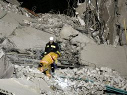 Unas 150 personas están colaborando en labores de rescates. EFE /