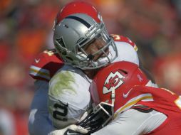 La defensa de los Jefes castigó a Pryor (2) para la victoria sobre Oakland. AP /