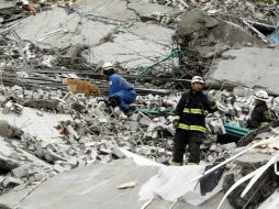 Continúan las labores de rescate para encontrar a por lo menos 10 personas desaparecidas. EFE /