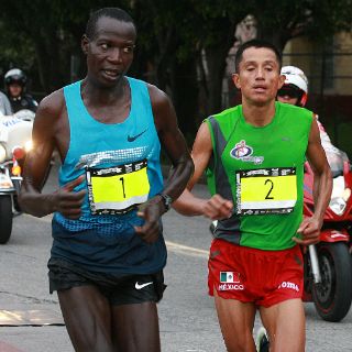 Luna rompe la maldición del Maratón