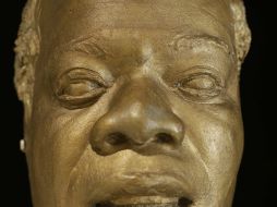 El famosos músico se mandó a hacer una máscara bronceada en los años 1950. NTX /