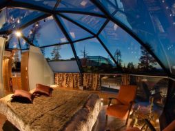 El Hotel Kakslauttanen en Finlandia ofrece una espectacular vista de auroras boreales. Tomada de:@Aliceizattion. ESPECIAL /