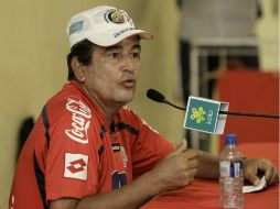 Jorge Luis Pinto se mostró molesto por algunas preguntas que le realizaron en la rueda de prensa. EFE /