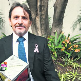 Premian lucha de tapatío en contra del cáncer de mama