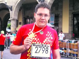 Aldo Aldaco acostumbra participar en competencias de corta distancia, pero el domingo se animó a entrar en su primer maratón.  /