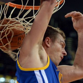 Golden State derrota 100-95 a suplentes de Lakers