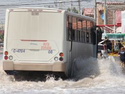 Autoridades trabajan para desaguar los sectores anegados de Torreón, luego de las fuertes lluvias ocasionadas por ''Octave''. NTX /