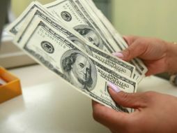 Este martes el dólar ganó terreno en comparación a la jornada del lunes. ARCHIVO /