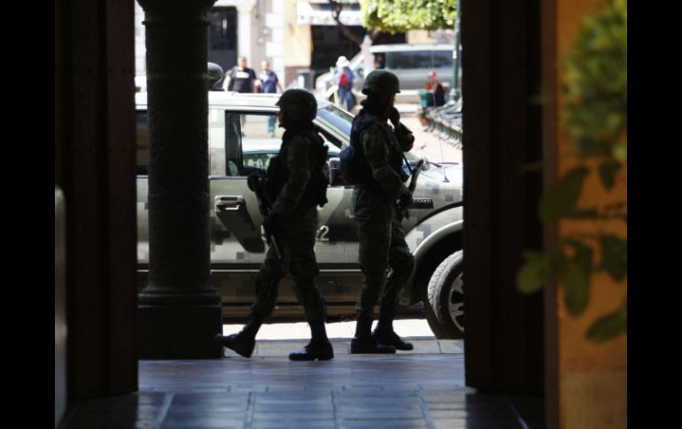 Soldados realizan rondas de vigilancia en Tepatitlán.  /