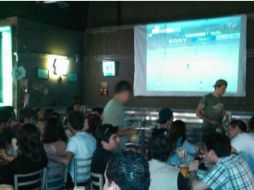 Los aficionados que vieron el partido de México vivieron con tensión las acciones del mismo.  /