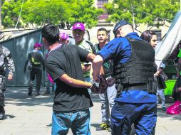 Un joven detenido por un presunto robo. Los delitos del fuero común en lo que va de 2013 suman más de 78 mil.  /
