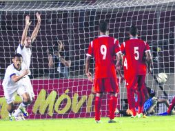 Estados Unidos, que alineó con tres latinos como titulares, derrotó a Panamá y dio a México el boleto al repechaje. EFE /