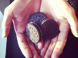 El sandwich de chocolate Oreo con centro cremoso es tan adictivo como los estupefacientes más potentes, según estudio. ESPECIAL /