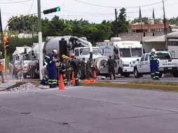 Bomberos y personal del Siapa y de Protección Civil permanecen en la zona de Cruz del Sur dónde hubo una fuga de gas.  /