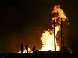 De acuerdo con las primeras diligencias, se determinó que 8 pipas de 5 mil litros y 8 más de 10 mil causaron el estallido. EFE /