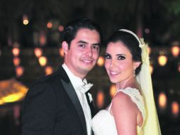 Los nuevos esposos: David Ramírez y Roxana Garza.  /