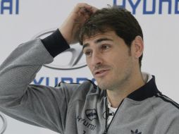 Casillas parece ya no soportar ser el portero suplente del cuadro merengue. EFE /