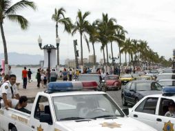 Elementos de la Fiscalía General realizan las indagaciones correspondientes respecto al suceso. ARCHIVO /