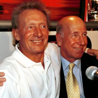 Bobby Charlton es investido doctor honoris causa