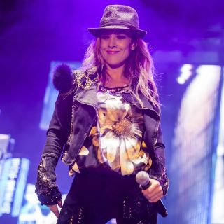 Fey llena de energía las Fiestas de Octubre