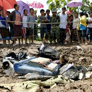 Avión estrellado en Laos sigue siendo investigado